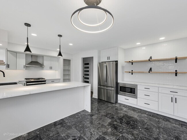 Foto del edificio - 2538 W Arthur Ave