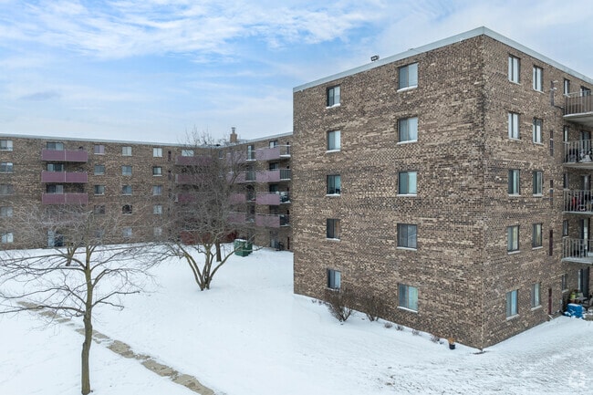 Building Photo - Country Lane Park Condominiums