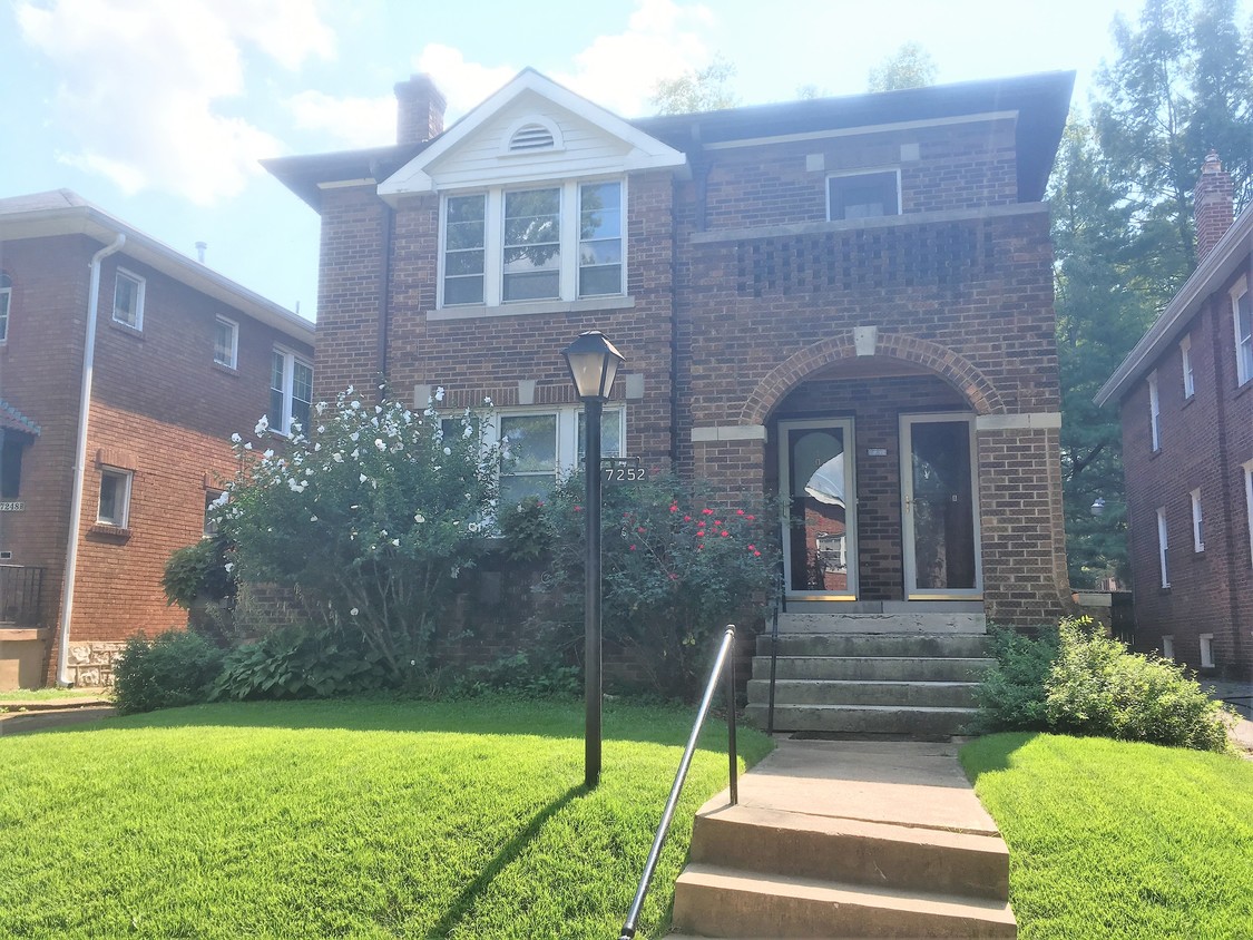 Building front - 7252 Amherst Ave