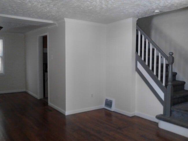 Building Photo - Cozy 2 Bedroom Semi-Attached Home on Quiet...