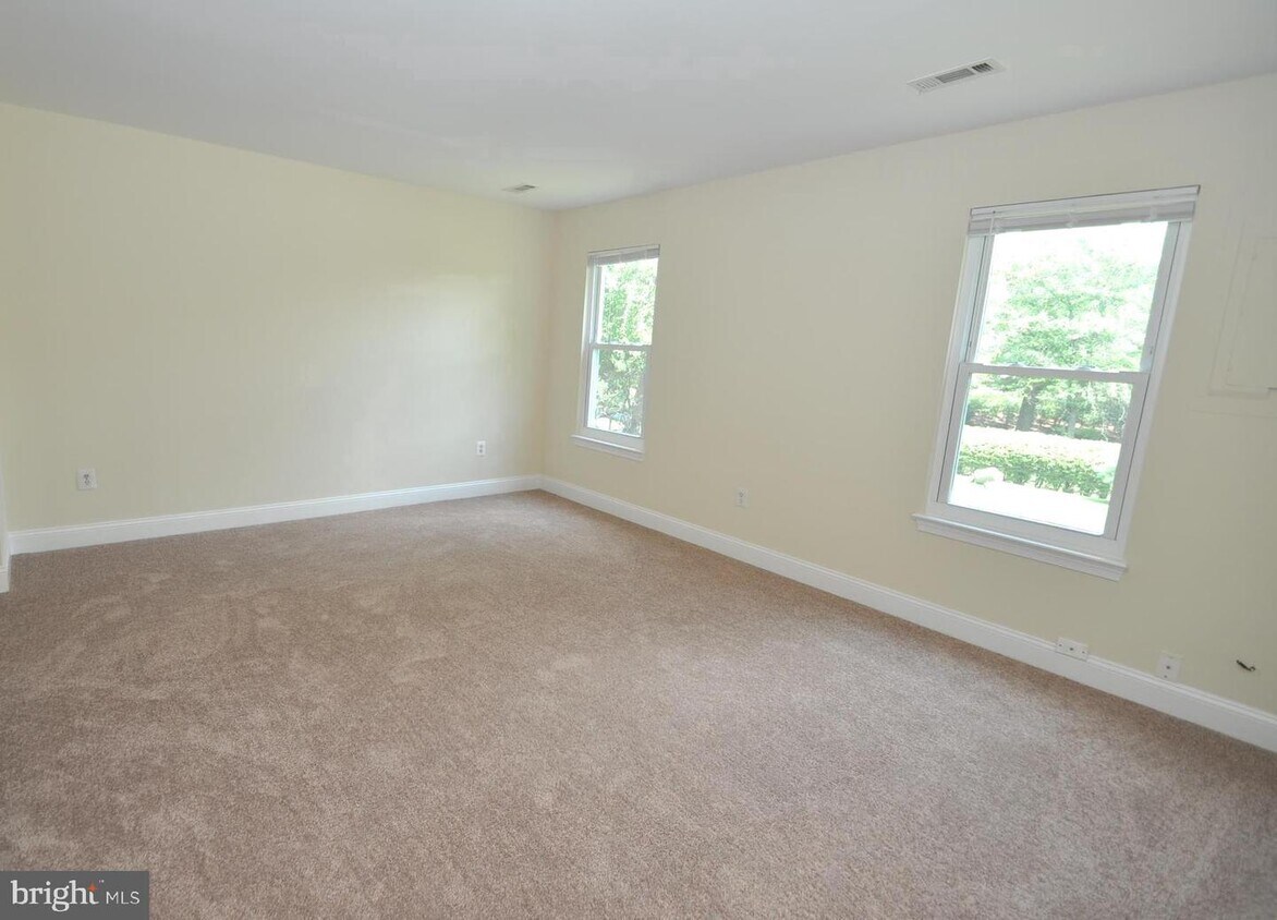 Primary Photo - 1724 Wilcox Ln