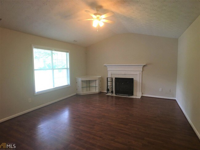 Building Photo - 240 Saddlebrook Dr