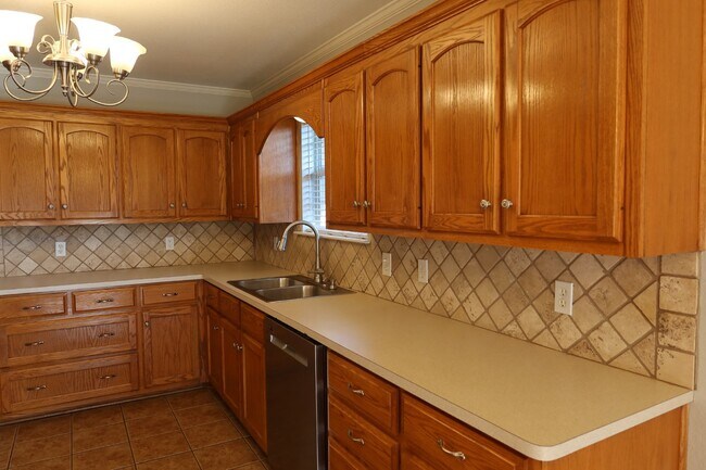 Foto del edificio - COMING SOON!!! Charming 3-Bedroom Home wit...