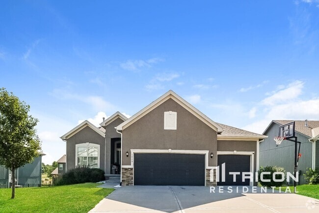 Building Photo - 1029 NE Copperwood Dr