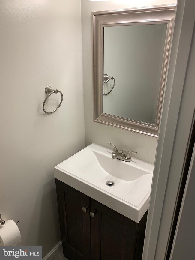 Building Photo - 1755 Sharwood Pl