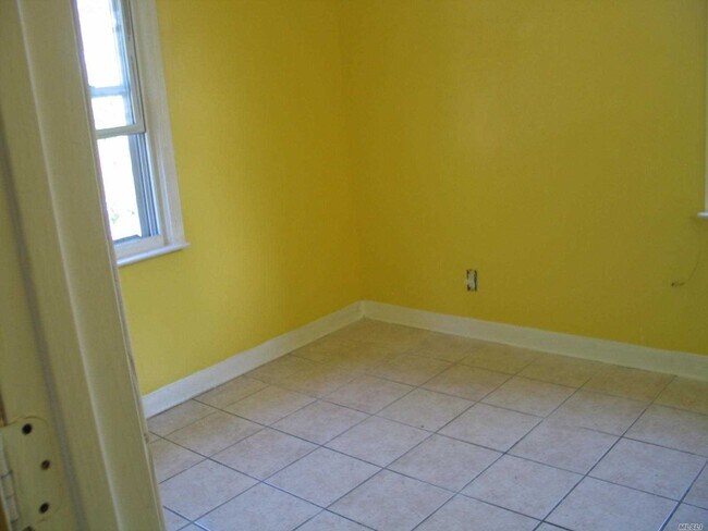 Foto del edificio - 104-25 210th St