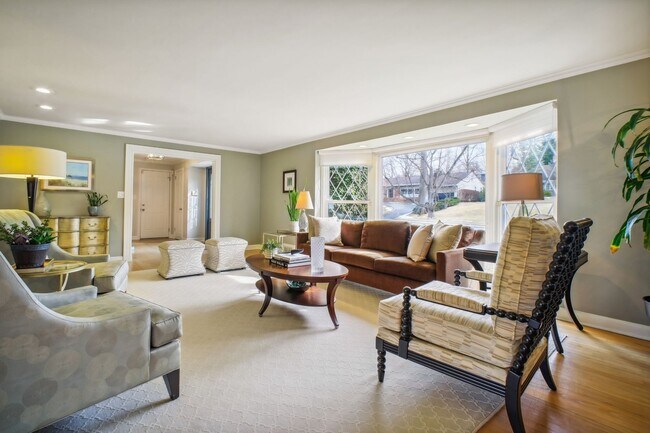 Building Photo - 71 Whiteoak Dr