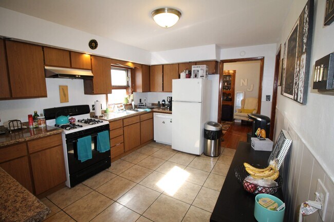 Foto del edificio - 2038 W Augusta Blvd