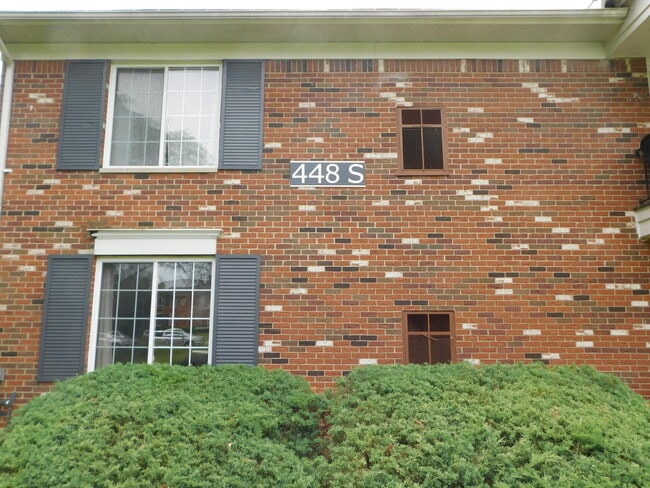 Building Photo - 448 N Fox Hills Dr