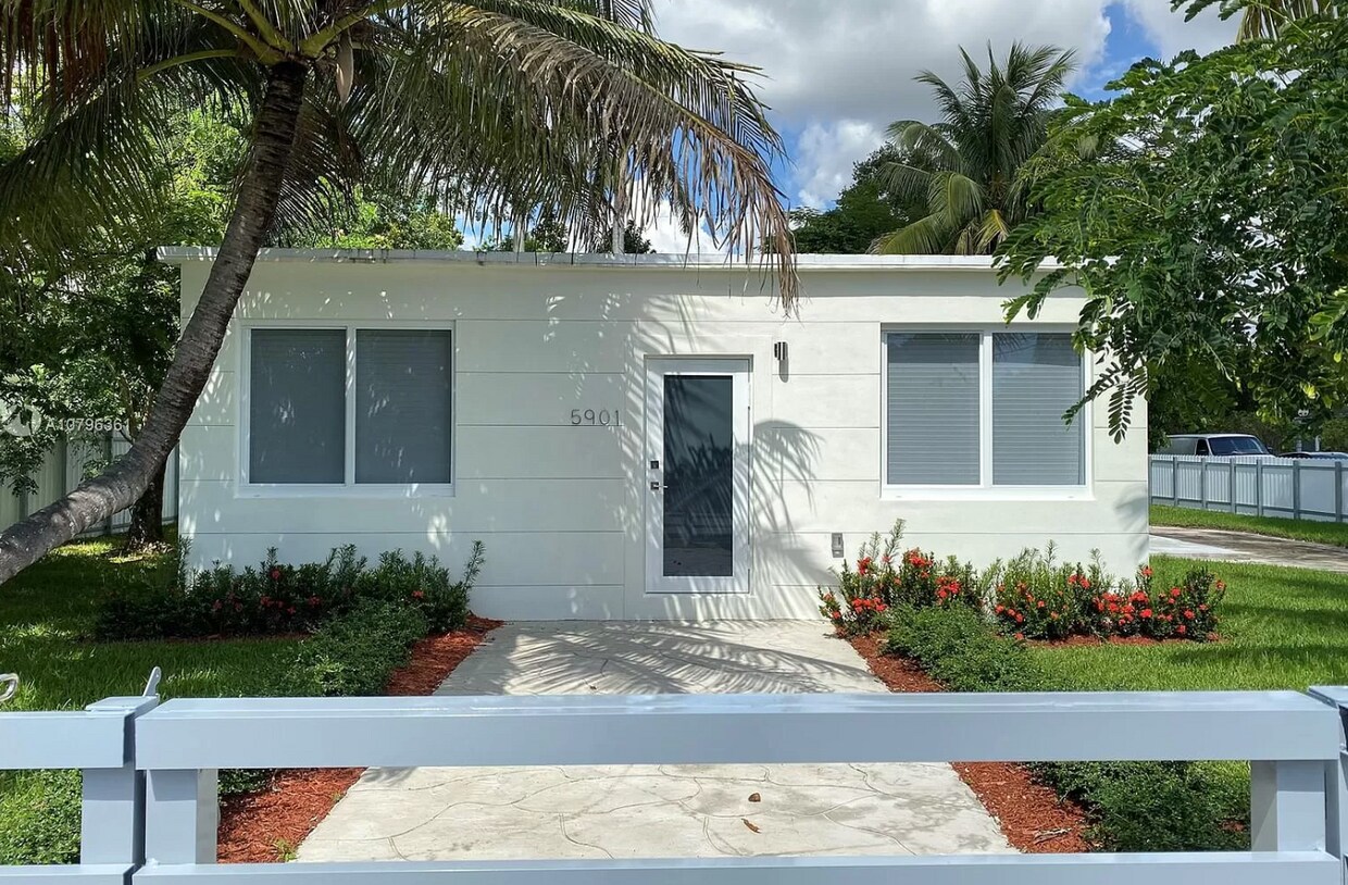 Foto principal - 5901 SW 62nd Terrace