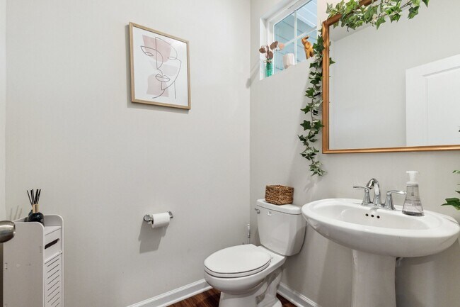 Foto del edificio - Well maintained 3-Bed 2.5 Bath Townhouse i...