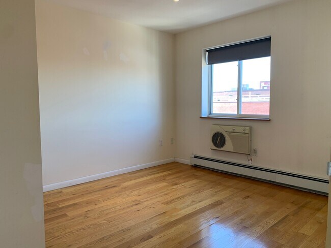 Foto del edificio - 41-52-52 63rd St