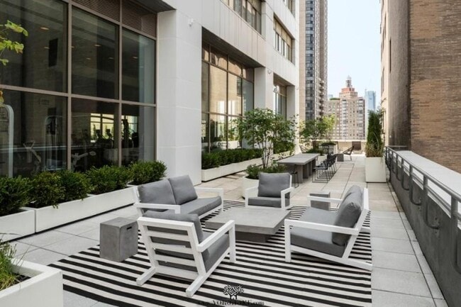 Building Photo - 3 bedroom in NEW YORK NY 10038
