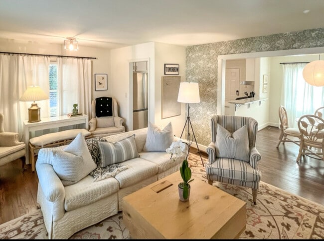 Building Photo - 4445 6th Ave S