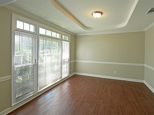 Foto del edificio - 3 Bedroom with Bonus, 2.5 Bathroom Near Lo...