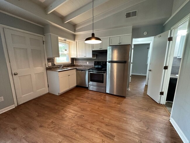 Building Photo - Apartment by Timberlake! Water, trash, and...