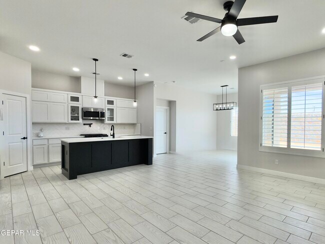 Foto del edificio - 15372 Imagine Dr