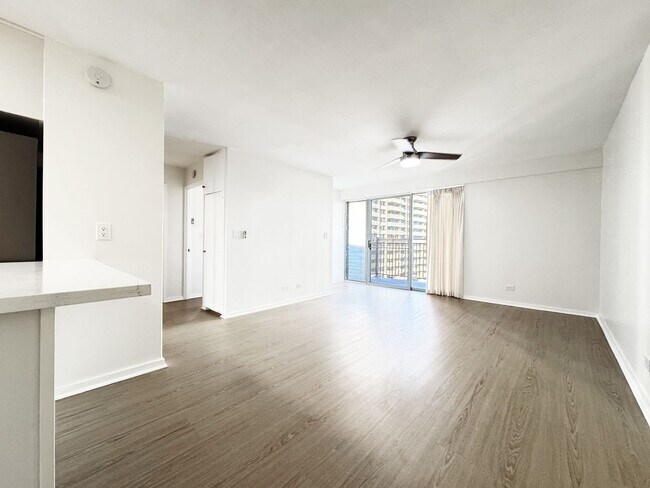 Foto del edificio - Honolulu Condo with Split A/C, One Secured Parking, Utilities Included