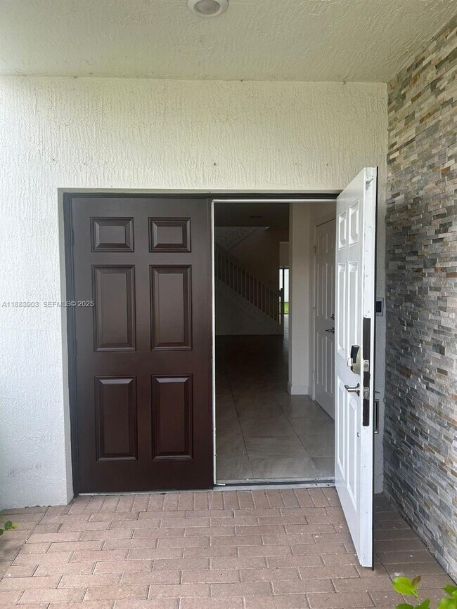 Foto del edificio - 20828 NE 2nd Ct