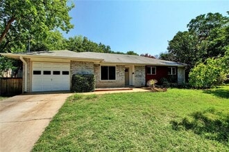 Building Photo - 900 Aurora Cir