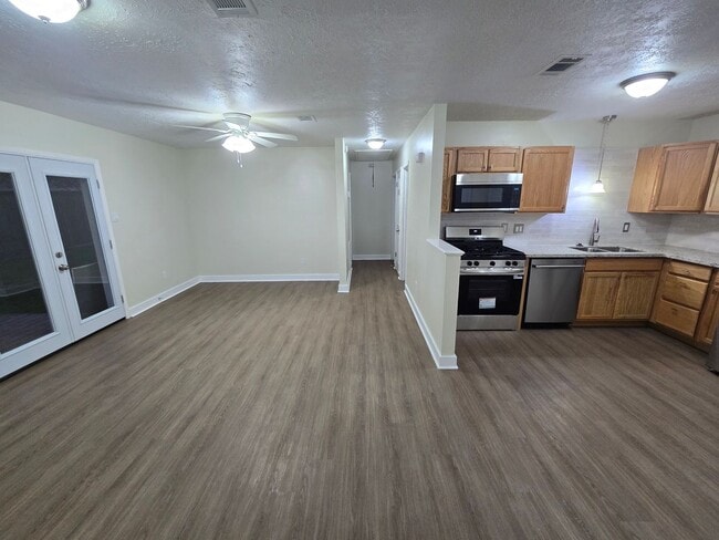 Building Photo - Remodeled 2 Bed 1 Bath Duplex for Lease!!