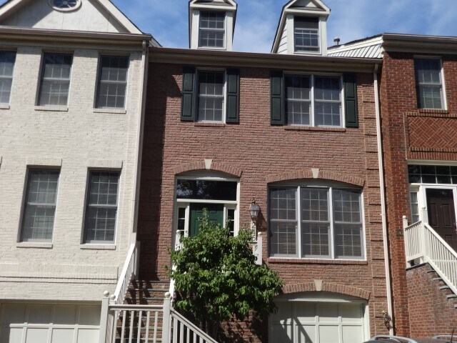 Photo - LUXURIOUS MAGRUDER BUILT TOWNHOME