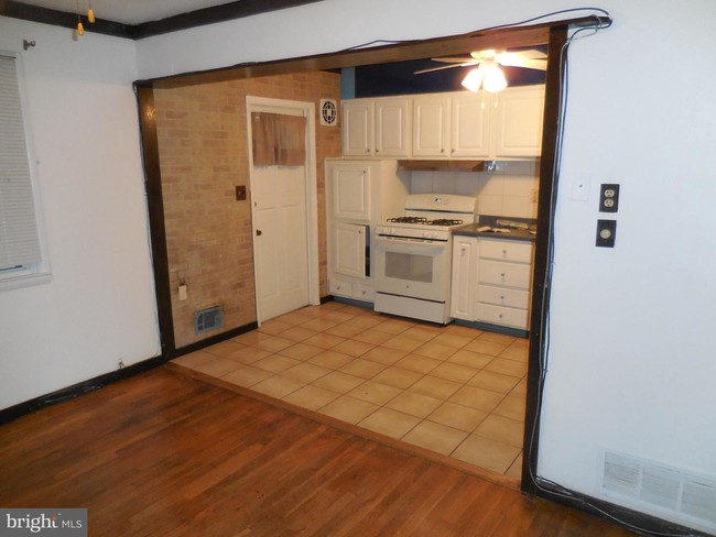 Building Photo - 6153 Radecke Ave