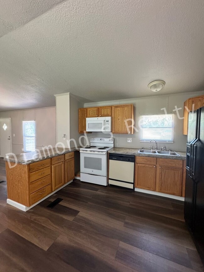 Building Photo - Nice & Clean Mobile Home for Lease!