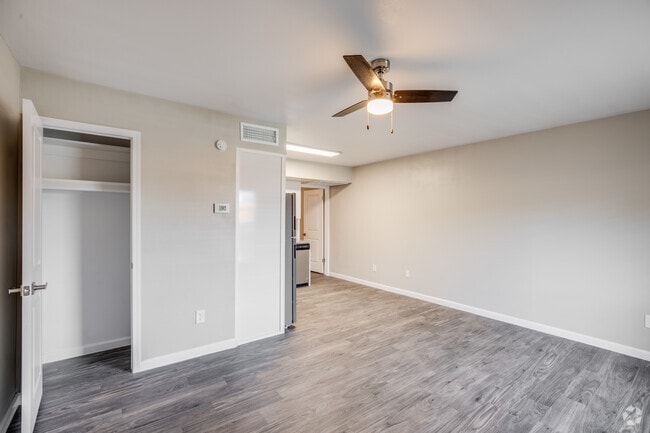 1BR, 1BA - 600 SF - Escondido Apartments