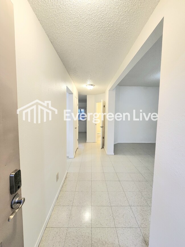 Building Photo - 2148 Santa Ana Ct