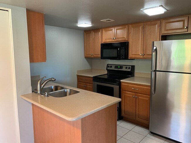 Foto del edificio - Great 2 Bedroom 2 Bathroom Split Floorplan...