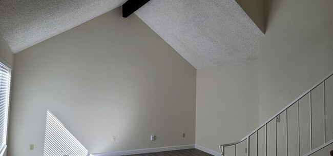 Building Photo - 1747 London Cir