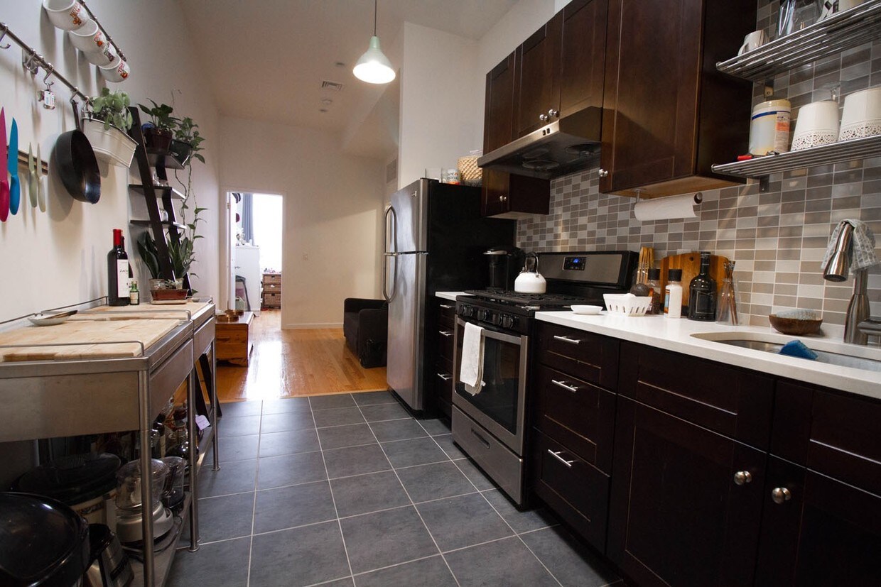 Primary Photo - 161 Wilson Ave