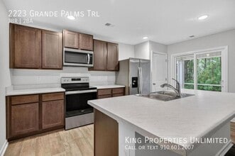 Building Photo - 2223 Grande Palms Trl