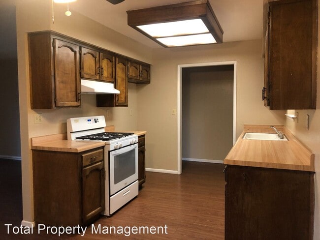Building Photo - 3 br, 2 bath House - 1386 E. Cypress