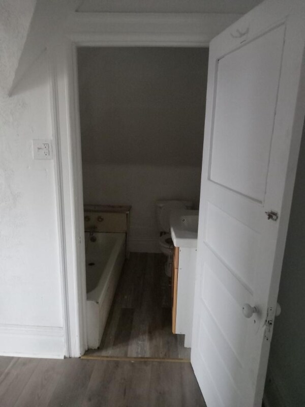 1139 5th Ave Unit 5, East McKeesport, PA 15035 Room for Rent in East