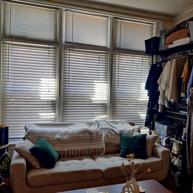 Foto del edificio - 247 W Newton St