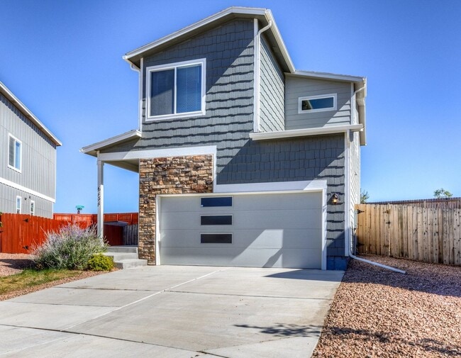 Building Photo - Lovely 3 Bed Townhouse in Lorson Ranch
