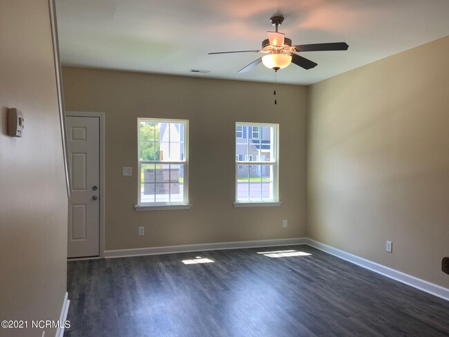 Building Photo - 119 Virginias Landing Ct