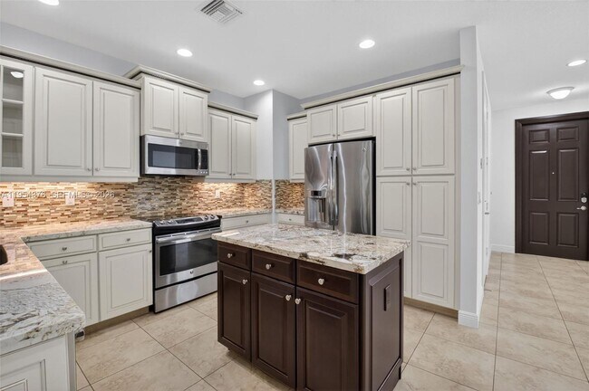 Foto del edificio - 16177 Poppy Seed Cir