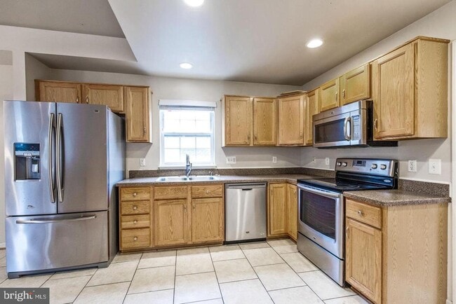 Building Photo - 19 Blue Spruce Cir