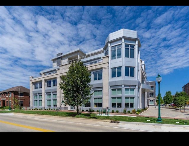 Building Photo - 304 W Kirkwood Ave