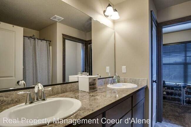 Building Photo - 4 br, 2.5 bath House - 3371 E Bogie Drive