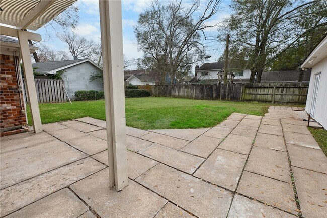 Foto del edificio - 302 Shadow Creek Dr