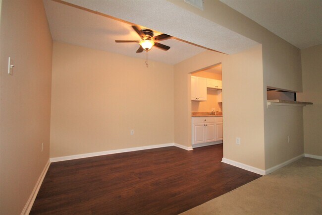 Building Photo - 1 Bedroom Condo in South Park