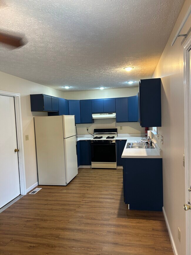 Cocina - 518 E South St