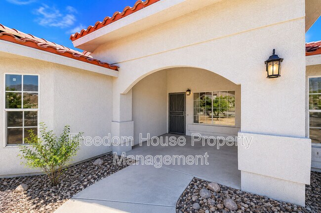 Building Photo - 2250 S Ambush St