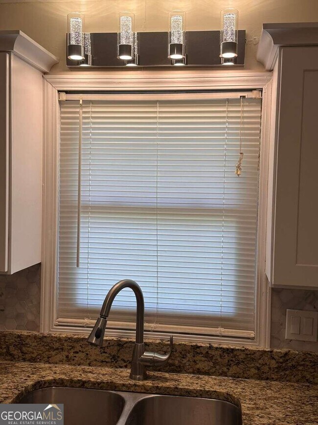 Foto del edificio - 2101 Sandy Plains Rd