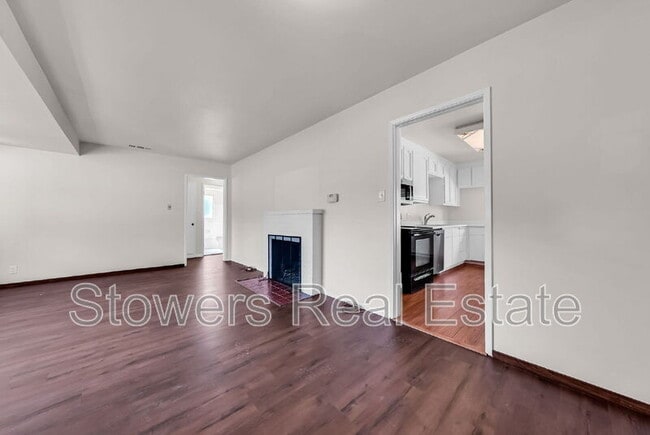 Foto del edificio - 275 Cameo Dr