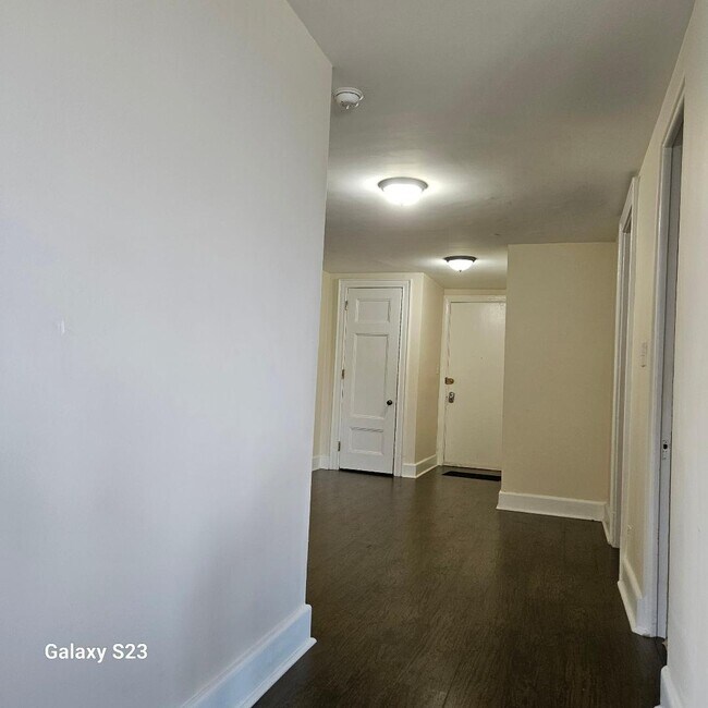 Foto del edificio - 5300 S Shore Dr